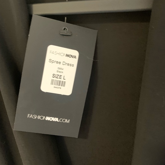 NWT the viral FashionNova Dress that looks good on everyone! - Picture 5 of 6